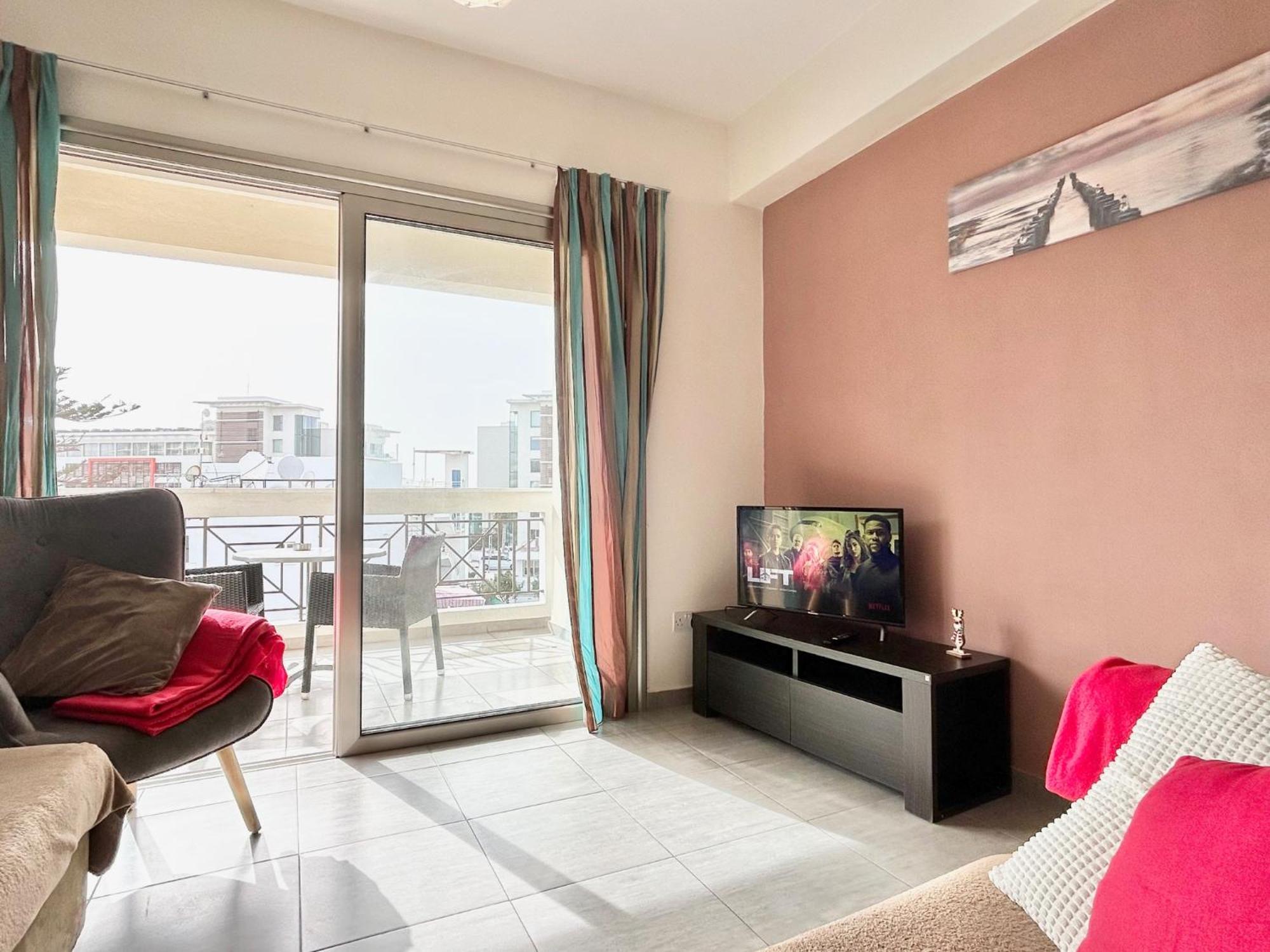 Sun Julz Apartments On The Beach Paphos Exterior photo